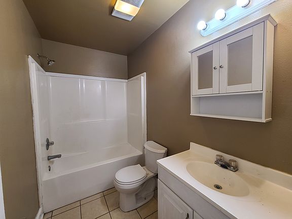 5th image of 3218 Pakenham Dr