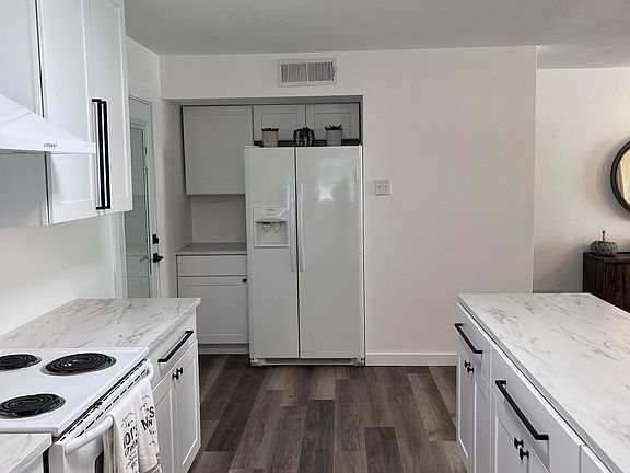 5th image of 2114 N Sam Houston Ave