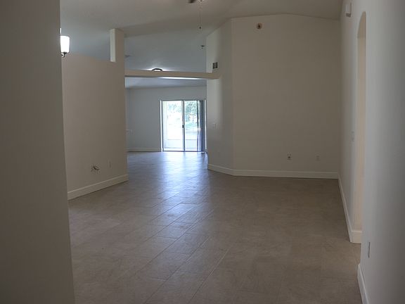 2nd image of 113 Blue Daze Cir