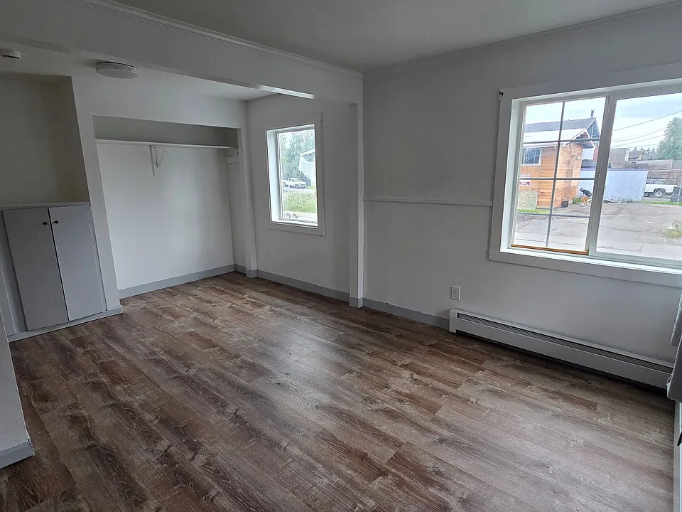 4321 Thompson Ave #2