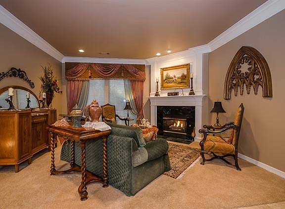 5th image of 2801 Woodlake Ct