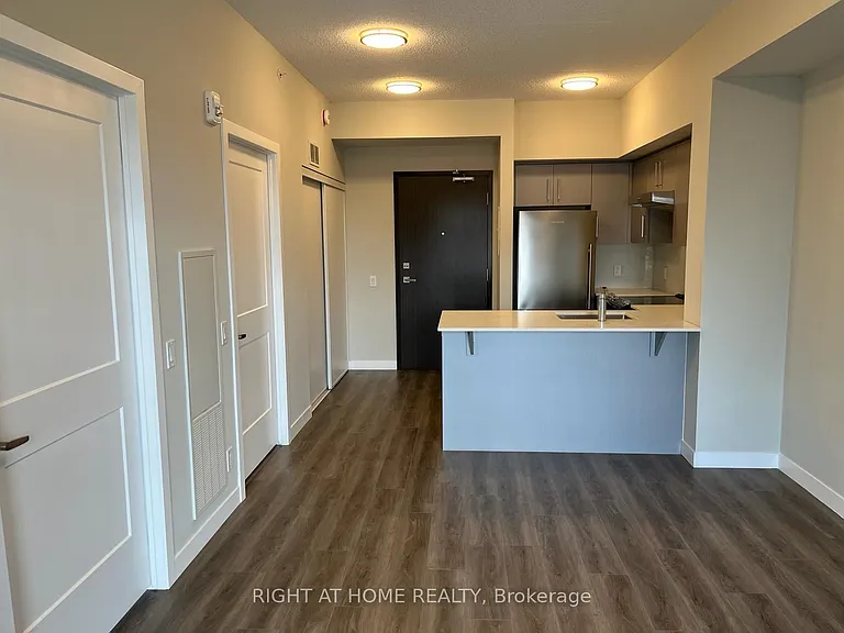 15 Queen St S #1713 — Photo 2