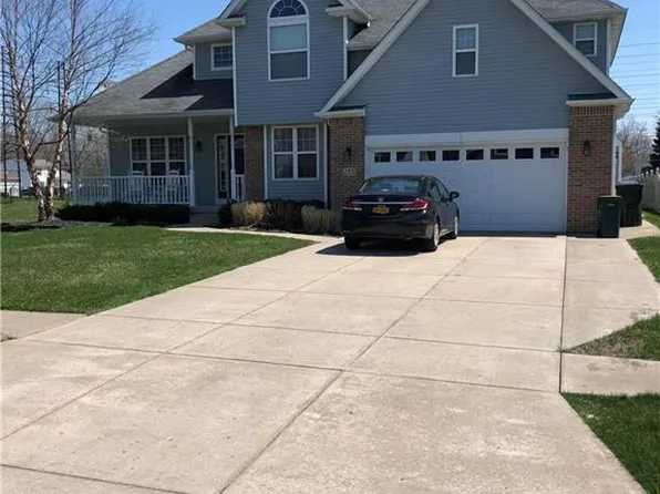 285 Dimatteo Dr, North Tonawanda, NY 14120