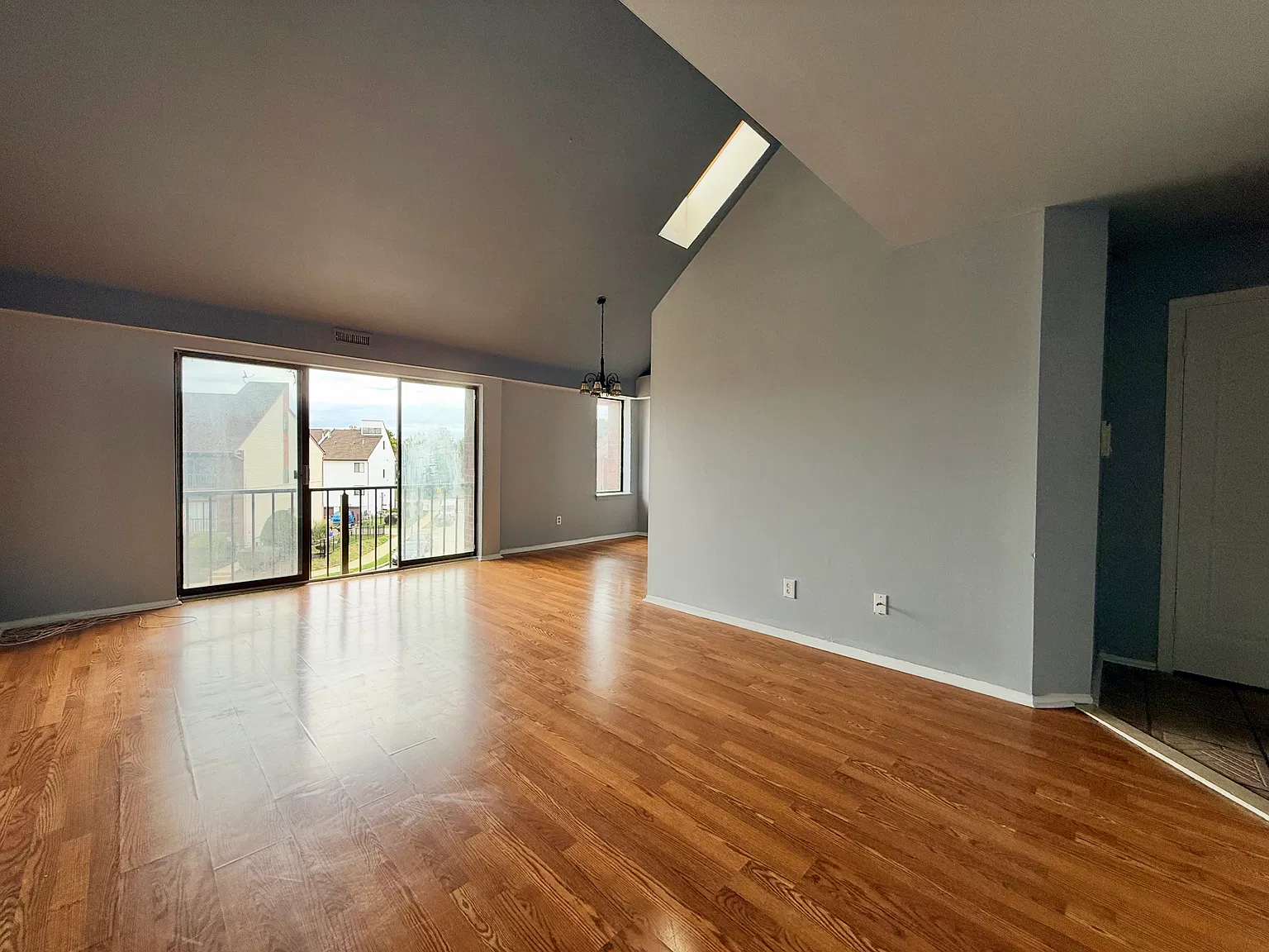 2 bed, 1056 sqft, $1,775 — Photo 2