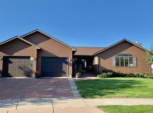 924 Stewart Ct, Mauston, WI 53948
