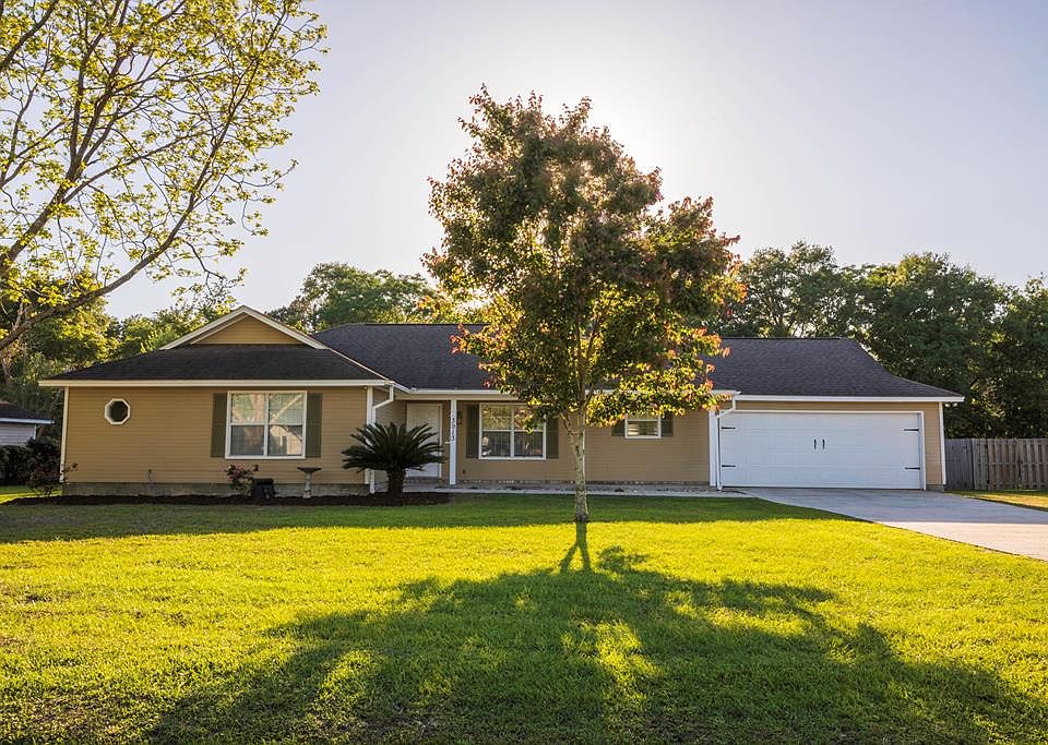 1st image of 3913 Brookfield Dr