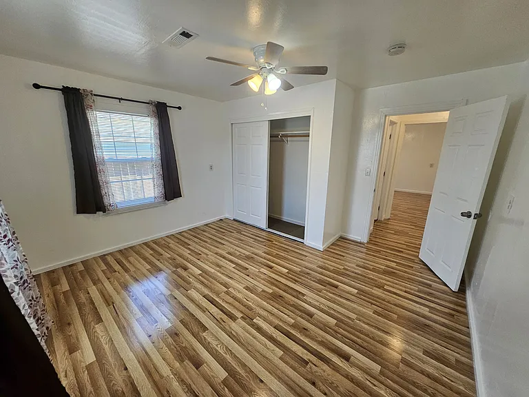 320 Locust Ave — Photo 16