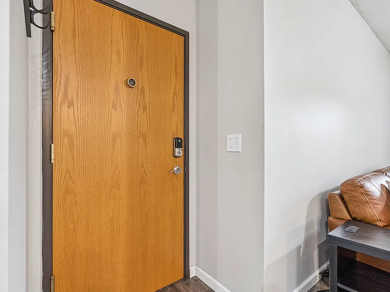 80 Circle Dr #5 — Photo 4