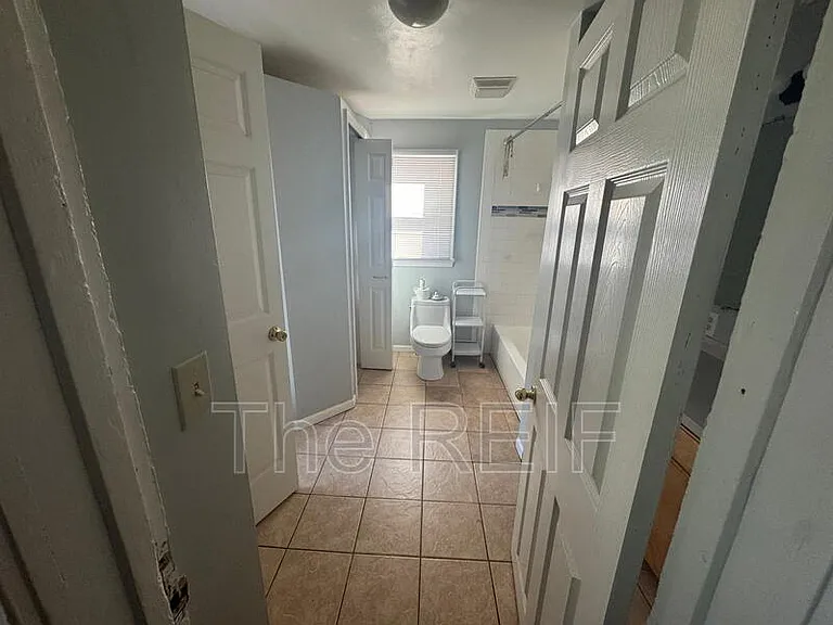 134 E Vienna St — Photo 11