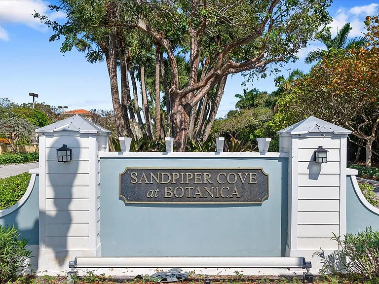 335 E Thatch Palm Cir #104 — Photo 45