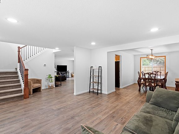 5th image of 2819 NE Delancey Ct