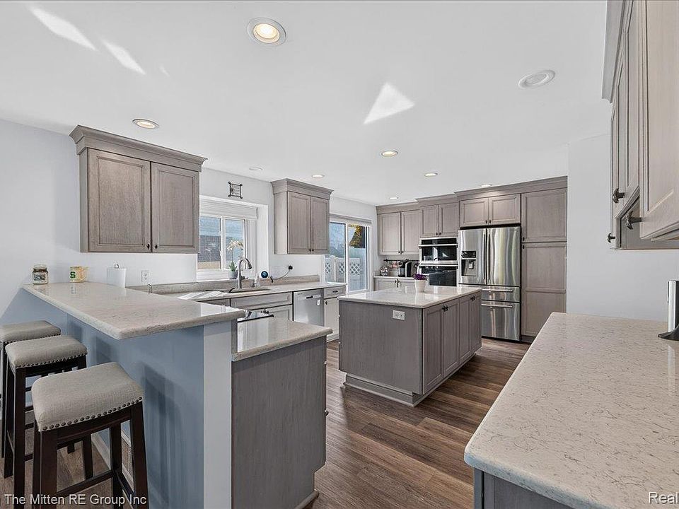 22290 Genesis Dr, photo 13
