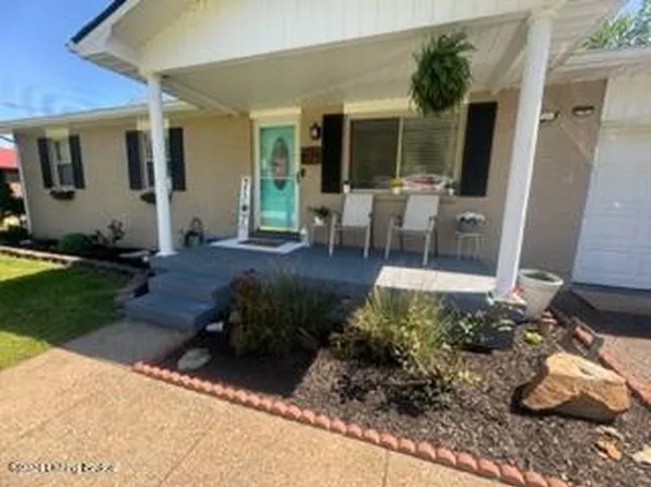 936 Timberwood Dr, Radcliff, KY 40160