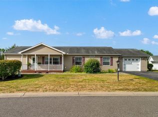 19 Cherrywood Blvd, Clinton, NY 13323
