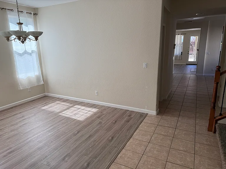 2912 Safford Ave — Photo 8
