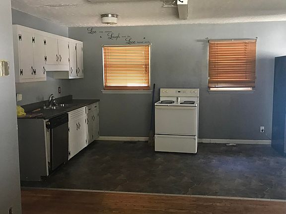 4th image of 2219 Knollcrest Ln