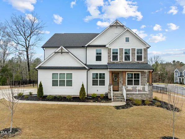 200 Ledge Manor Dr, Holly Springs, NC 27540