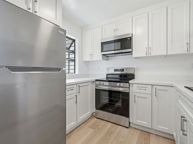 721 Center Ave — Photo 5
