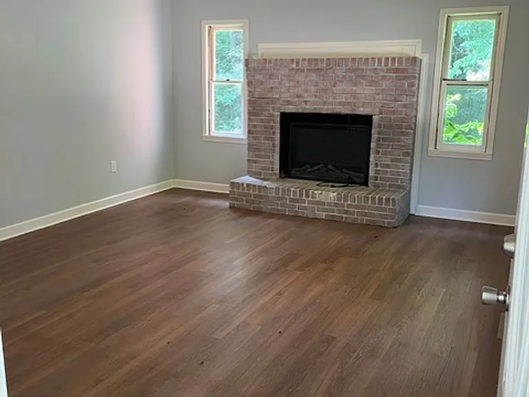 3675 White Sulphur Rd — Photo 2