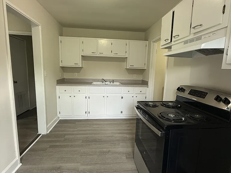 1545 17th Pl SW — Photo 2