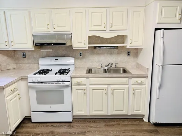 3608 Reisterstown Rd, Baltimore, MD 21215