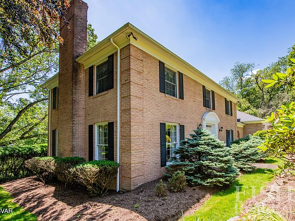 2nd image of 220 Reservoir Rd