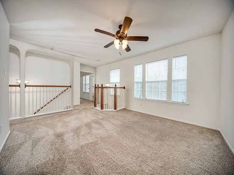 415 Diana Dr — Photo 8