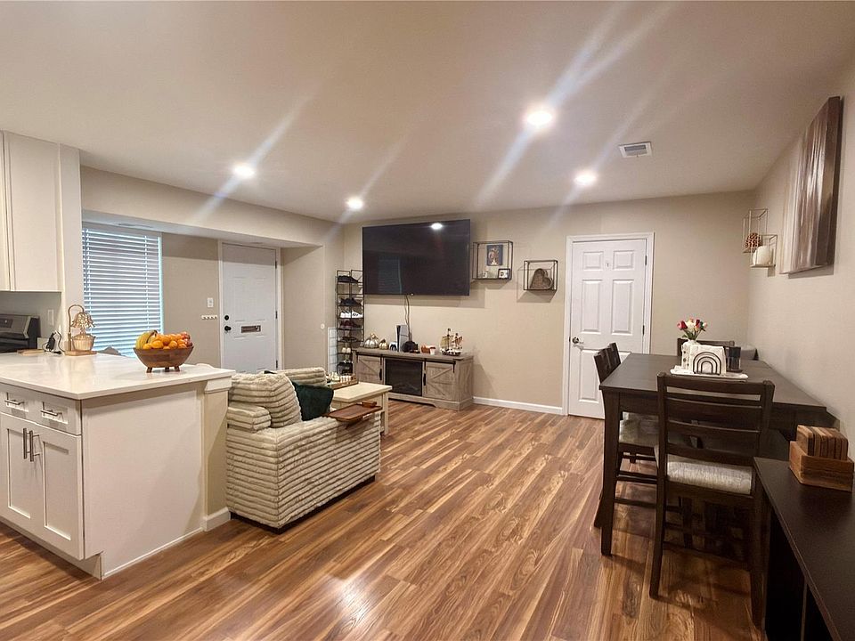 1st image of 17 Cheyenne Court #17