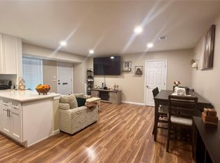17 Cheyenne Ct #17, Coram, NY 11727