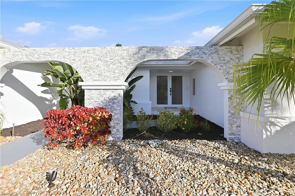 3 bed, 2.0 bath, 2416 sqft, $12,000 — Photo 3