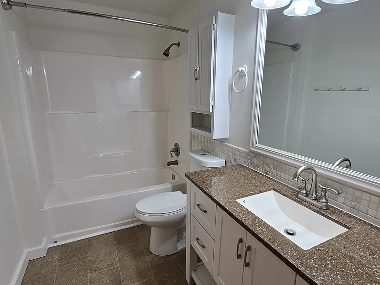 1004 Bathke Ave — Photo 7