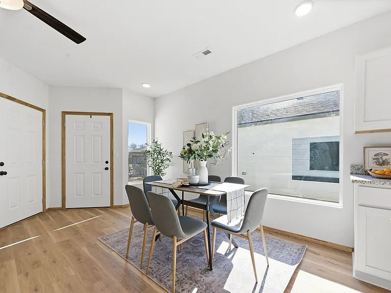 1723 N Main St #B — Photo 6