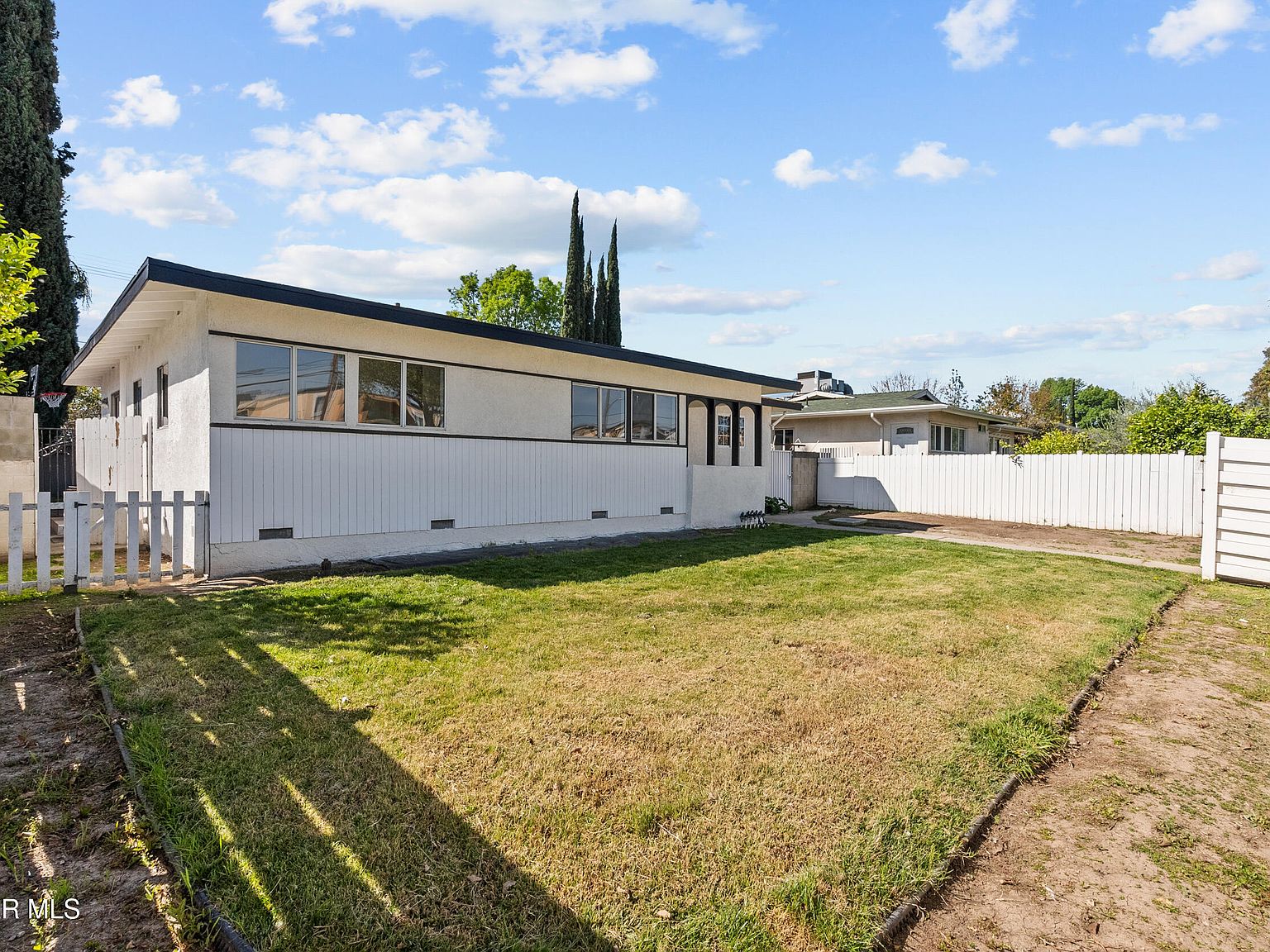 19126 Victory Blvd, Reseda, CA 91335 | Zillow