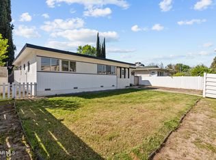 19126 Victory Blvd, Reseda, CA 91335