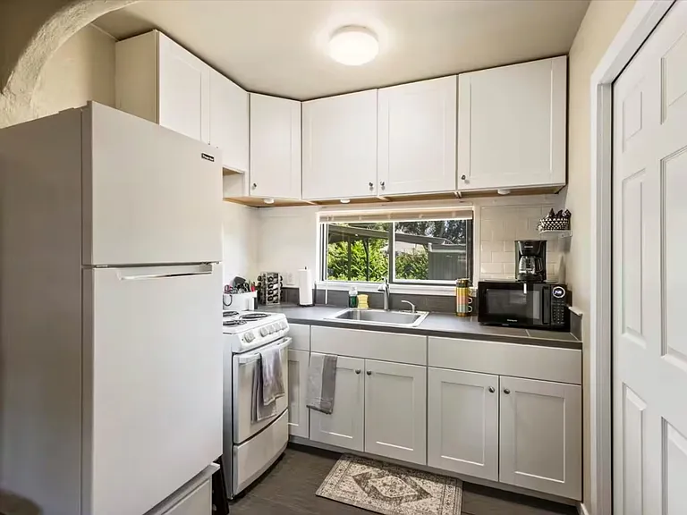 835 Bridge St — Photo 7
