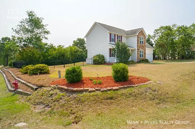 Beautiful 2 story home — Photo 2
