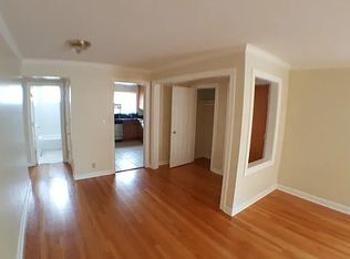2950 W Arthur Ave #2, Chicago, IL 60645