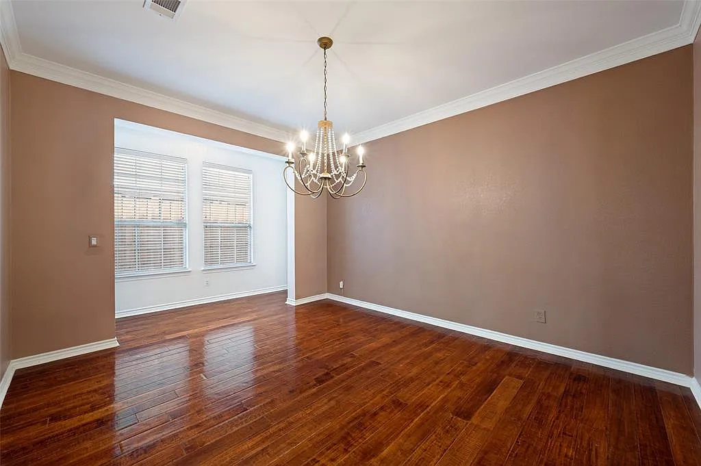 4 bed, 2.5 bath, 3659 sqft, $4,199 — Photo 3