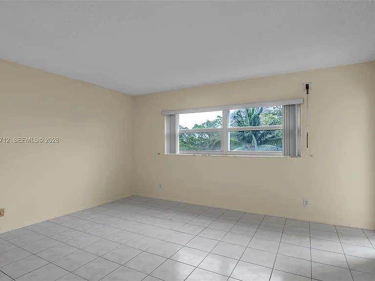 1000 NE 14th Ave #503 — Photo 5