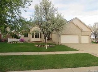 20991 Ivy Cir, Macomb, MI 48044