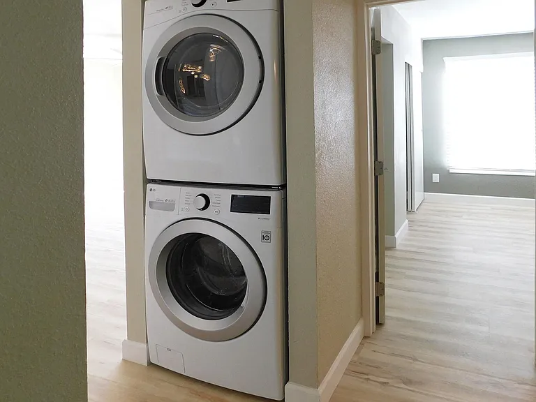 2-bedroom Washer & Dryer