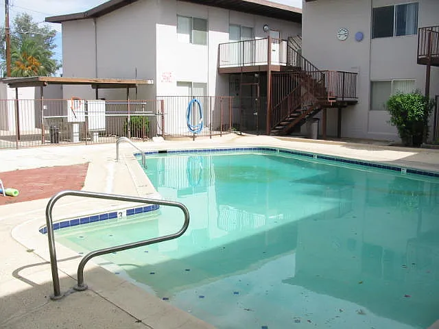 Parkview Manor Apartments — Photo 2
