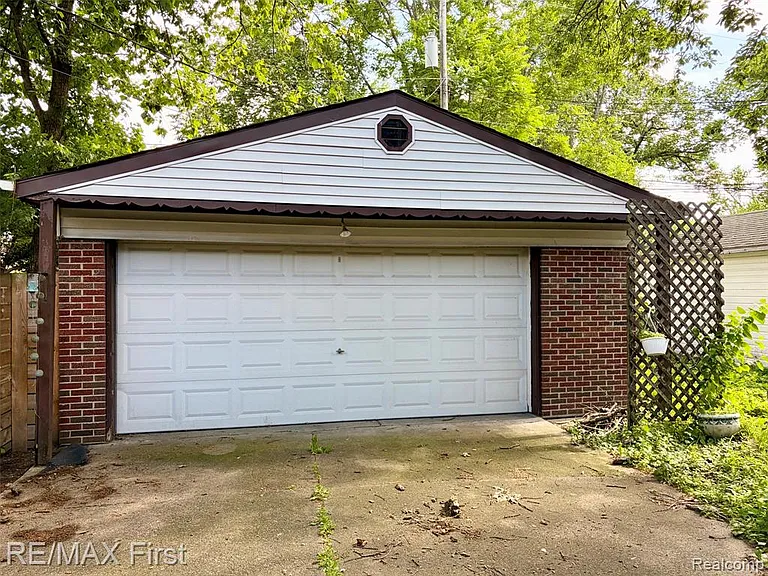 383 W Chesterfield St — Photo 8