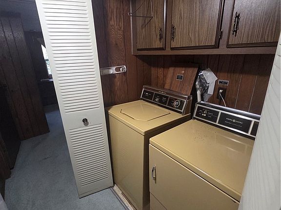 5th image of 3450-74 Howard Rd