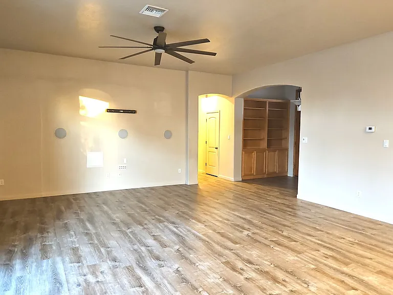 3422 W 16th Ln — Photo 2