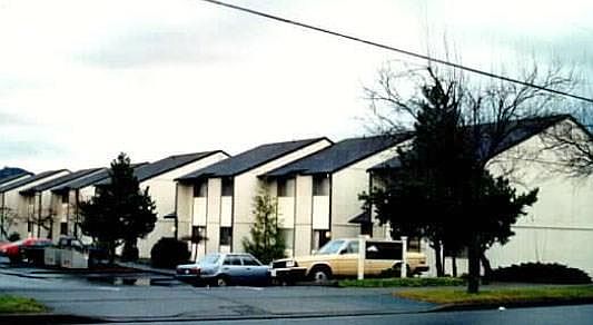 4th image of 2745 Warner Ave