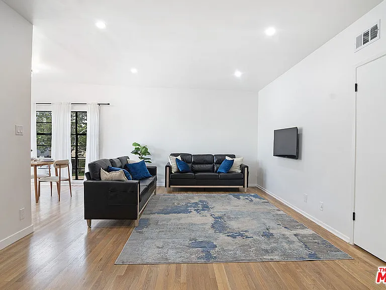 344 S Rexford Dr #4 — Photo 3