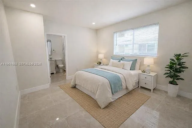 3079 NW Flagler Ter — Photo 4