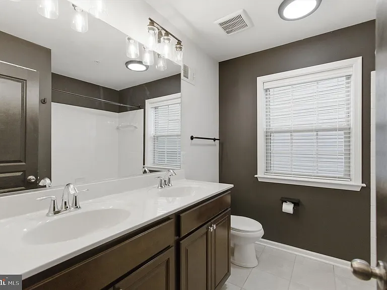 7585 Holly Ridge Dr — Photo 24