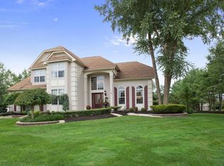 10 Canterbury Way, Farmingdale, NJ 07727